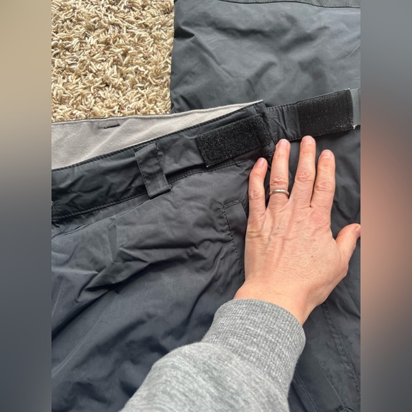 Women’s Columbia snow pants - Picture 8 of 11